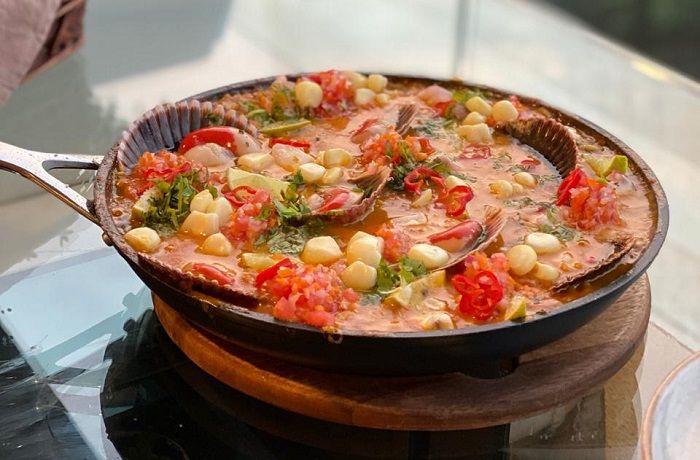 Arroz caldoso con ostiones y pescado confitado
