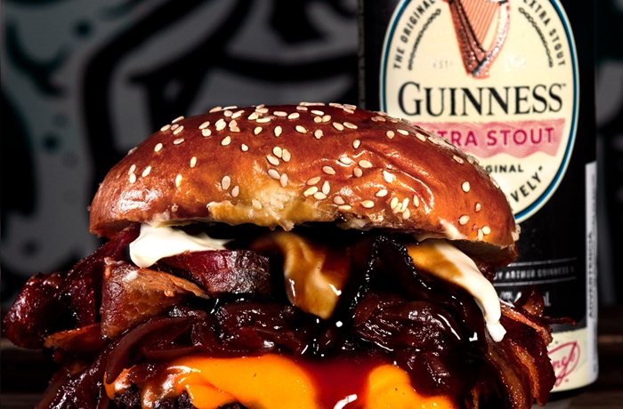 El Honesto Mike y Guinness celebran St. Patrick's Day El Honesto Mike y Guinness celebran St. Patrick's Day