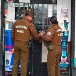 Carabineros fiscalizando botilleria