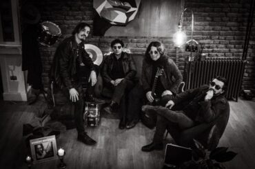 Integrantes de As de Oros, banda de rock de Punta Arenas, en una foto en blanco y negro